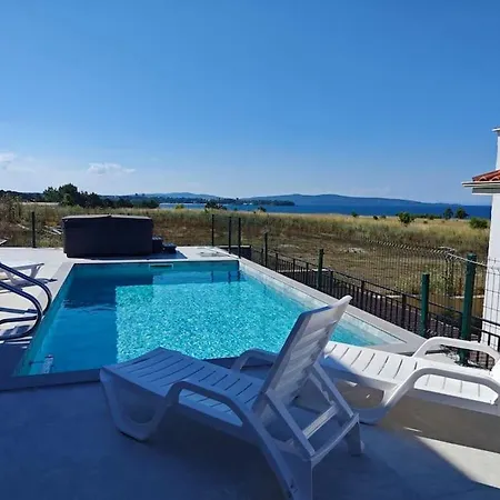Casa Azzuro Luxury With Heated Pool & Jacuzzi Луксозна вила